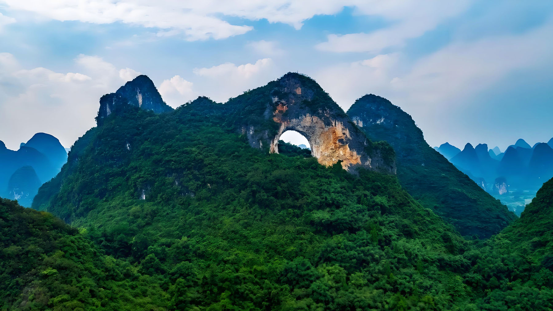 月亮山